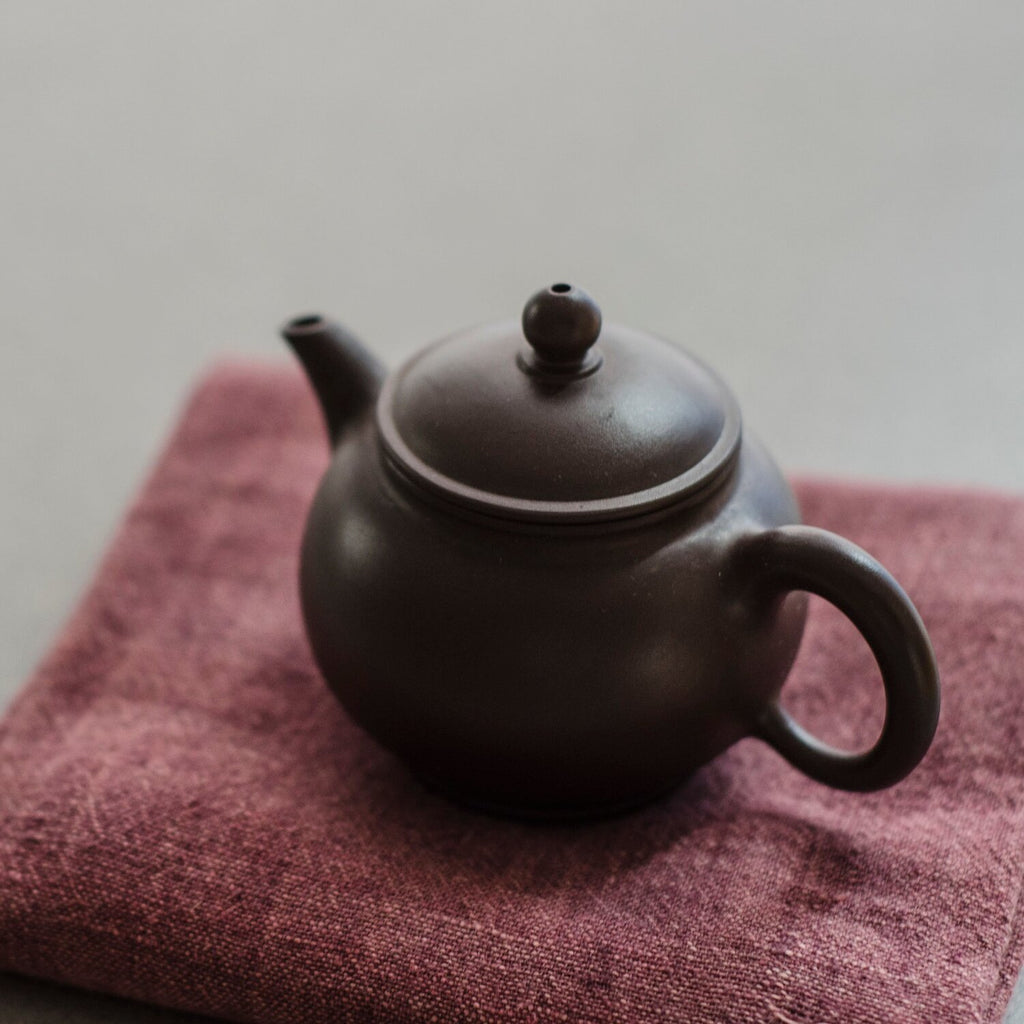 Large Shui Ping Red Clay Teapot, 200 ml - Taiwan Tea Crafts