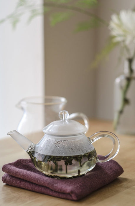 Small Glass Teapot (5 oz) brewing