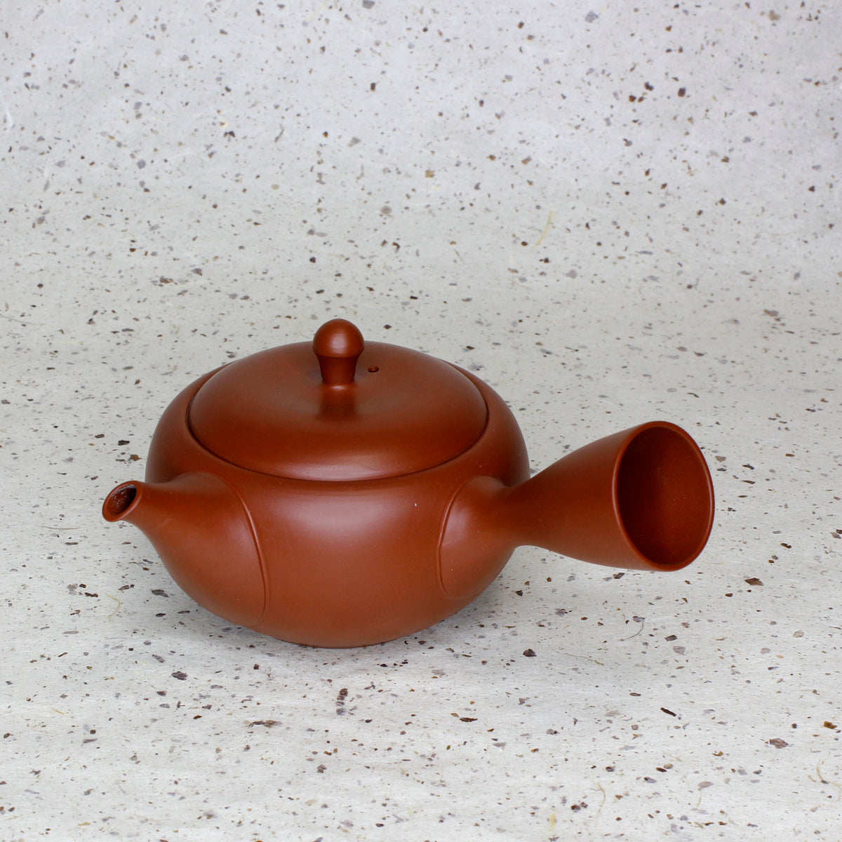 https://inpursuitoftea.com/cdn/shop/products/red-clay-kyusu-side-handle-japanese-teapot-2022_1200x1200.jpg?v=1643987738